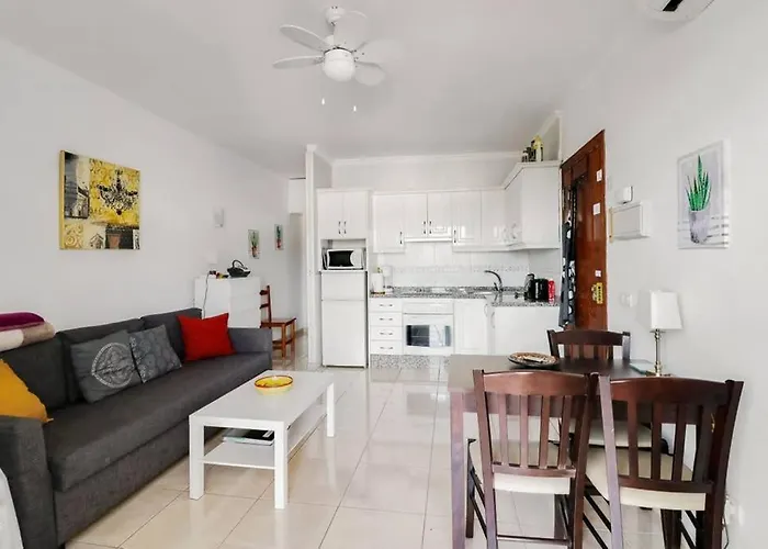 Capistrano Village, 1 Bedroom + Free Wi-fi * Nerja