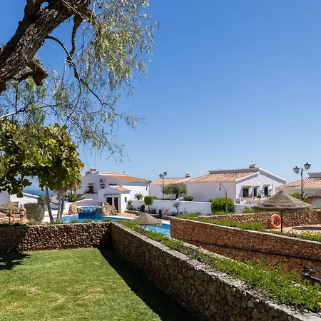 Capistrano Village, 1 Bedroom + Free Wi-fi * Nerja