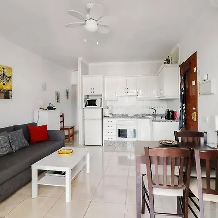 Capistrano Village, 1 Bedroom + Free Wi-fi * Nerja